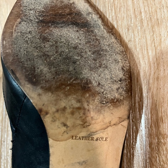 Tahari full leather (including leather soles) kitten pump.  Super comfortable! - Picture 4 of 4